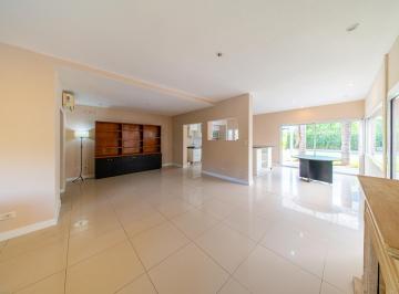 Casa · 115m² · 5 Ambientes · 4 Cocheras · Casa en Aldea Fisherton