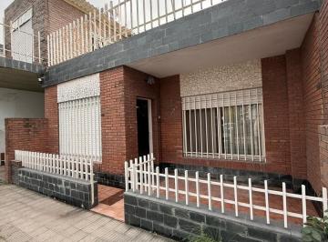 Casa · 178m² · 6 Ambientes · 1 Cochera · Casa en Villa Gobernador Galvez