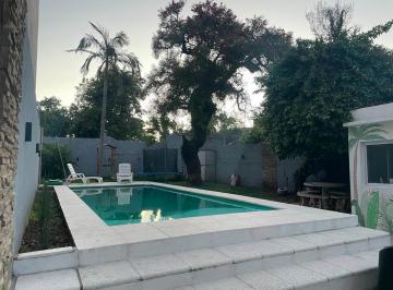 Casa · 220m² · 5 Ambientes · 2 Cocheras · Casa de Gran Tamaño C/ Pileta en Tablada
