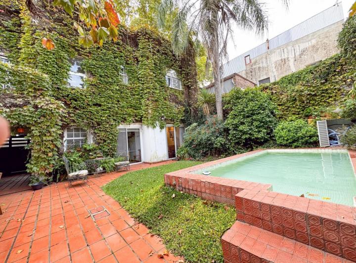 Casa · 195m² · 7 Ambientes · 2 Cocheras