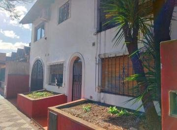 Casa · 320m² · 5 Ambientes · 2 Cocheras · Casa en Venta - 3 Dorm. 2 Baños - Monte Grande