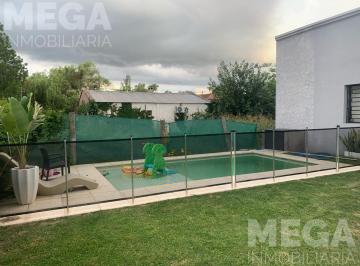 Casa · 260m² · 4 Dormitorios · 2 Cocheras · Federacion 6009. Casa en Venta. La Paz Entre Rios