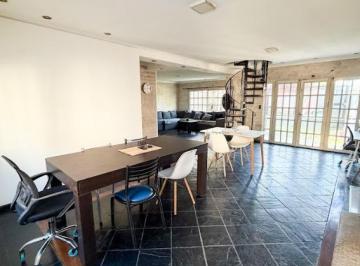 Casa · 150m² · 6 Ambientes · Casa en Alberdi
