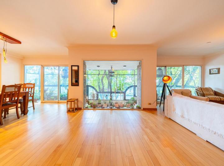 Departamento · 157m² · 6 Ambientes · 1 Cochera