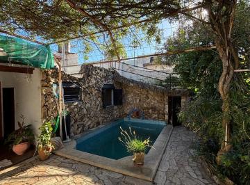 Casa · 160m² · 6 Ambientes · 1 Cochera · Casa de 3 Dorm. en Zona Sur