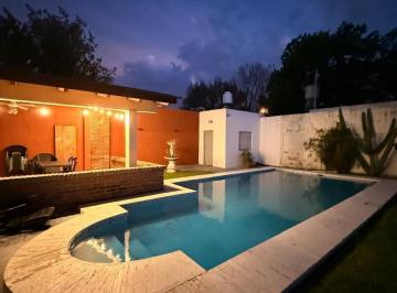 Casa · 249m² · 4 Ambientes · 2 Cocheras · Casa en Venta en Grandero Baigorria