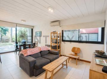 Casa · 70m² · 4 Ambientes · 2 Cocheras · Dúplex en Venta en Manuel B. Gonnet en Complejo Cerrado