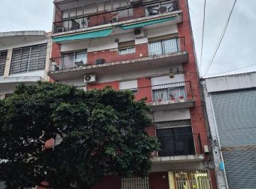 Departamento de 2 ambientes, Floresta · Departamento 2 Ambientes Impecable Excelente Ubicacion en Centro Comercial Avellaneda