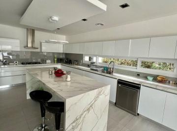 Casa · 550m² · 7 Ambientes · Venta Casa Al Lago Barrio El Golf, Nordelta