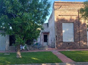 Casa de 6 ambientes, Chacabuco · Hermosa Casa en Venta en La Mas Linda Cuadra del Pueblo Rawson - Bs As