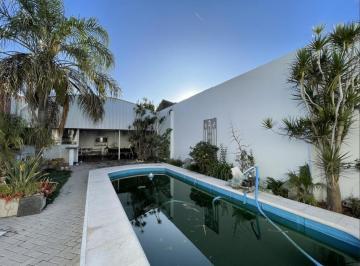 Casa · 292m² · 5 Ambientes · 2 Cocheras · Casa en Tiro Suizo