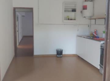 Casa · 195m² · 6 Ambientes · Casa en Venta - 2 Dorm. 3 Baños - Local - 353 m² - Caseros