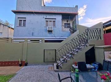 Casa · 207m² · 7 Ambientes · 3 Cocheras · Casa en Venta - Multifamiliar. Oportunidad.