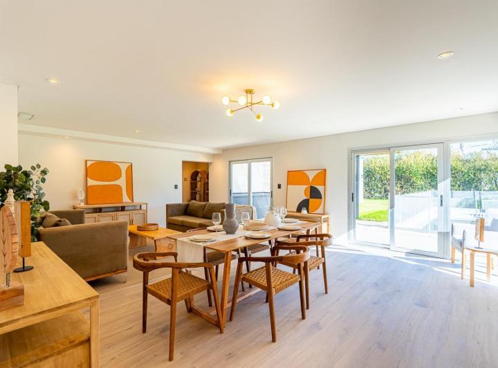 Casa · 220m² · 6 Ambientes · 1 Cochera