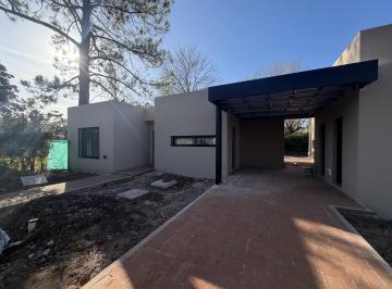 Casa · 89m² · 4 Ambientes · 2 Cocheras · Casa a Estrenar de Dos Dorm. en Una Sola Planta - Funes