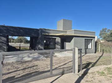 Casa · 95m² · 3 Ambientes · 1 Cochera · Casa a Estrenar con Escritura en Camiares
