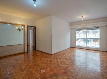 Departamento · 95m² · 4 Ambientes · 1 Cochera · Cuatro Ambientes con Dependencia y Balcon a La Calle - Cochera Fija y Cubierta