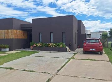 Casa · 185m² · 4 Ambientes · Casa en Venta - 3 Dorm. 3 Baños - Ingeniero Maschwitz
