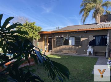 Casa · 114m² · 3 Ambientes · 3 Cocheras · Casa en Venta - 2 Dorm. 1 Baño - 114 m² - Tolosa