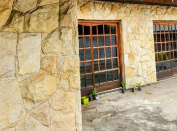 Casa · 374m² · 6 Ambientes · Casa en Venta - 4 Dorm. 2 Baños - Ituzaingó