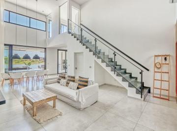 Casa · 255m² · 6 Ambientes · 2 Cocheras · Venta Casa 6 Amb. a La Laguna Barrio El Cantón Escobar