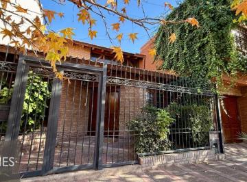 Casa de 6 ambientes, Dorrego · Casa en Alquiler C/ Cochera en Dorrego