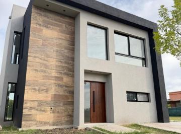 Casa · 165m² · 5 Ambientes · 3 Cocheras · Venta Casa 5 Amb Barrio Vila Marina 1 Villanuev Tigre