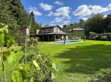 Casa · 270m² · 7 Ambientes · Espectacular Casa de 4 Dorm. a La Venta en Ibarlucea