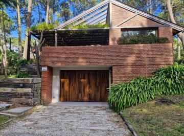 Casa · 165m² · 3 Dormitorios · 1 Cochera · Casa en Venta en Carilo, Costa Argentina, Buenos Aires