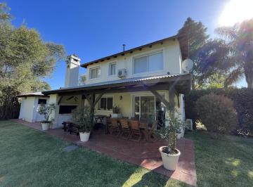 Casa · 150m² · 3 Ambientes · 1 Cochera · Casa - Roldán