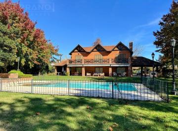 Casa · 357m² · 8 Ambientes · 8 Cocheras · Casa en Venta Barrio Champagnat - Estancias del Pilar