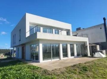 Casa · 270m² · 4 Ambientes · Casa en Venta - 3 Dorm. 4 Baños - Mar del Plata