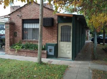 Casa · 100m² · 4 Ambientes · 1 Cochera · Casa en Venta - 3 Dorm. 1 Baño - Cochera - 110 m² - La Plata