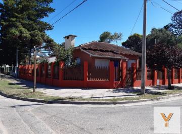 Casa · 150m² · 4 Ambientes · Casa en Venta - 3 Dorm. 2 Baños - 150 m² - San Clemente del Tuyú