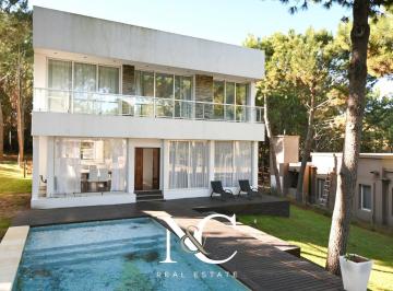 Casa · 190m² · 5 Ambientes · Casa en Venta en Costa Esmeralda, Cerca de La Playa