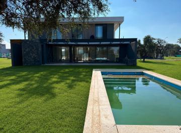Casa · 600m² · 8 Ambientes · 2 Cocheras · Casa de Diseño en Siete Soles Naturaleza Urbana