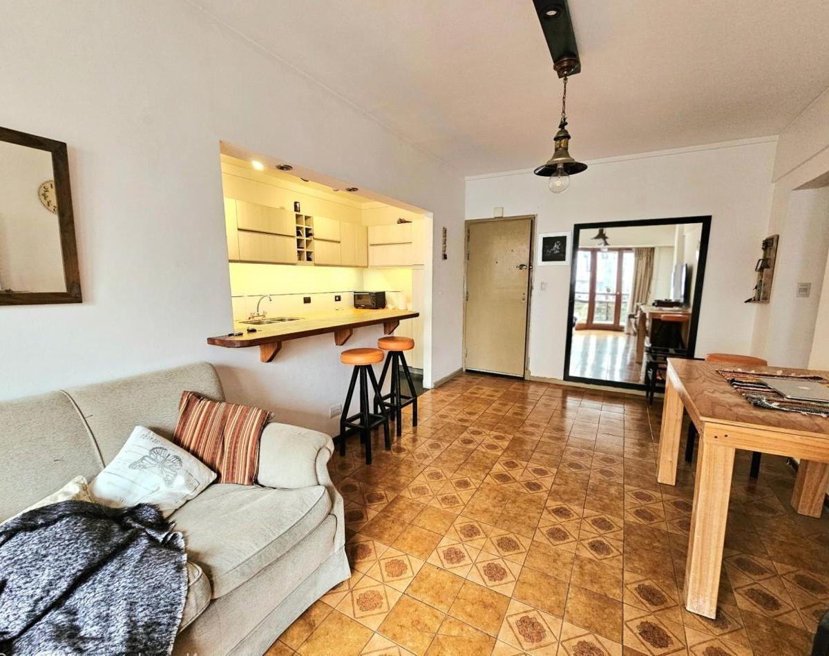 Depto 4 amb, 83m² en La Perla con balcón y ascensor