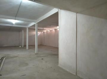 Bodega-Galpón · 120m² · Galpòn en Alquiler en Lomas de Zamora