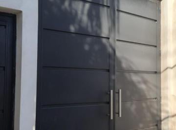 Bodega-Galpón · 260m² · Galpòn en Alquiler en Lomas de Zamora
