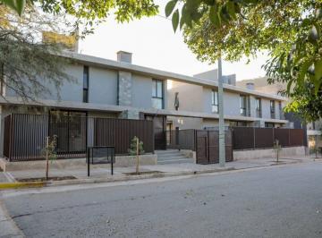 Casa de 4 ambientes, La Calera · Duplex de Diseño Moderno, en Alquiler, Dos Dorm. con Cocheraen Housing en La Calera