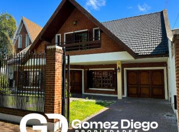 Casa de 6 ambientes, Esteban Echeverría · Casa 6 Ambs en Venta. Monte Grande
