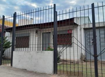 Casa · 55m² · 3 Ambientes · 1 Cochera · Casa en Venta - 2 Dorm. 1 Baño - Córdoba