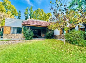 Casa · 280m² · 10 Ambientes · 2 Cocheras · Hermosa Casa Chacras de Coria