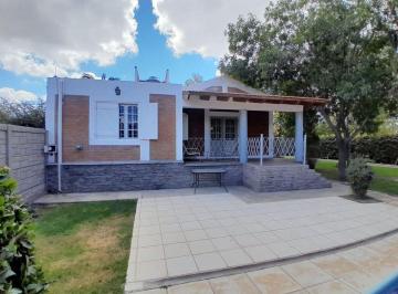 Casa · 140m² · 6 Ambientes · 2 Cocheras · Casa Sobre Terreno de 1307 m². Santa Lucia