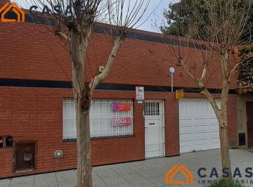 Casa · 300m² · 8 Ambientes · 1 Cochera · Casa - Terminal