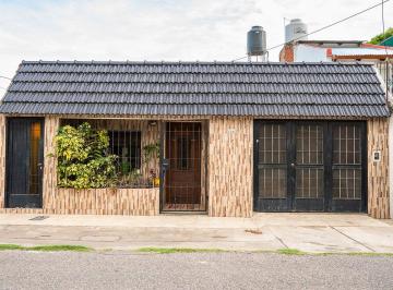 Casa · 106m² · 3 Ambientes · 1 Cochera · Casa en Venta 1 Dormitorio con Cochera