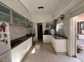 Casa · 210m² · 5 Ambientes · 3 Cocheras · Venta Casa 5 Amb, Pileta, Garage Floresta