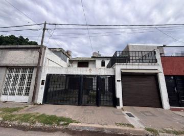 Casa · 182m² · 5 Ambientes · 2 Cocheras · Venta Casa 3 Dorm. - Barrio Industrial