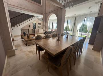 Casa · 357m² · 7 Ambientes · 2 Cocheras · Hauser Vende Exclusiva Propiedad de Lujo en Barrio Dalvian