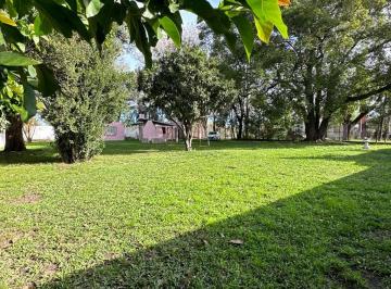 Quinta vacacional · 61m² · 2 Dormitorios · 8 Cocheras · Casa 3 Amb con Pileta y Quincho en Gral Rodríguez